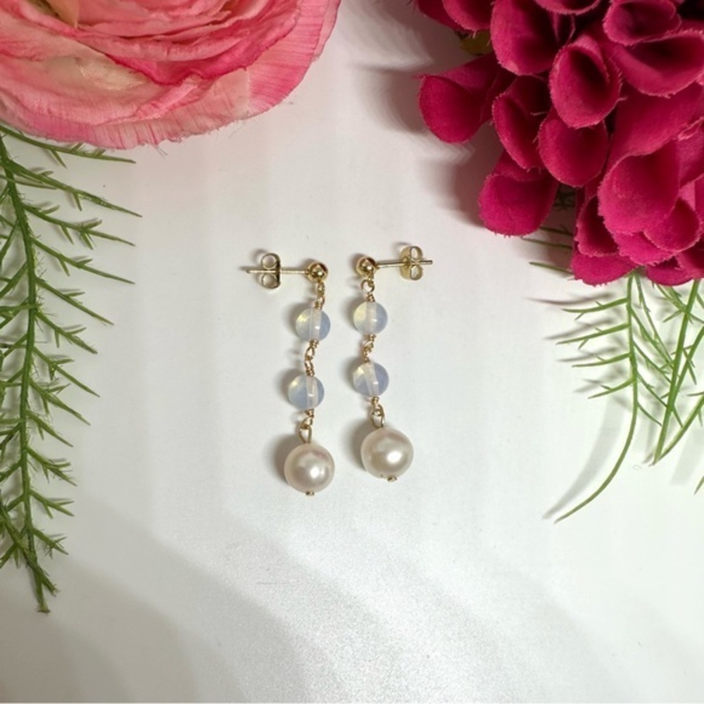 NEW⚜️Opalite & Freshwater Pearl Beaded Earrings